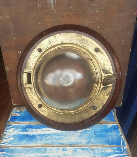 Oblò bronzo con lampada di - con,