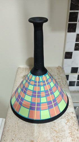 Vaso geometrico modernista