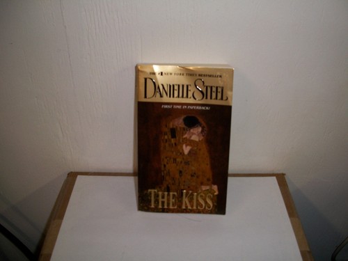 Danielle steel the kiss - steel,