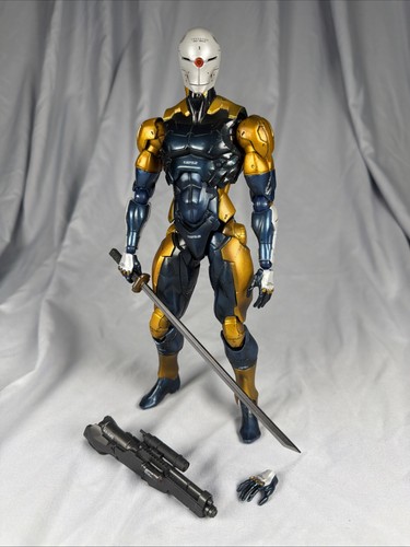 Figurina play arts - arts, cyborg