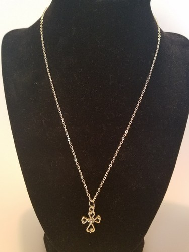 Collana con ciondolo croce