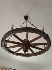 lampadario fatto con ruota di càrro originale