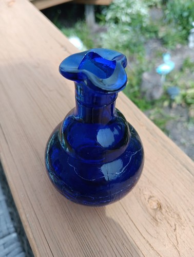 Bottiglia profumo blu cobalto