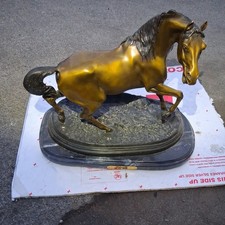 Statua cavallo stallone