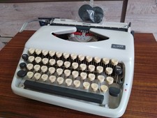 MACCHINA DA SCRIVERE TRIUMPH