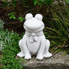 Rana Trever statua in pietra