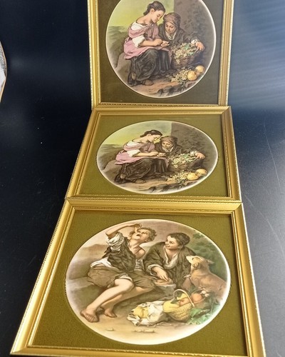 Tris quadretti con - , su
