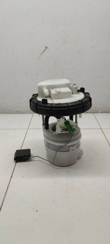 Pompa carburante nel - , serbatoio