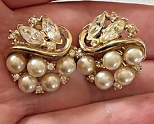 Orecchini Trifari tono oro