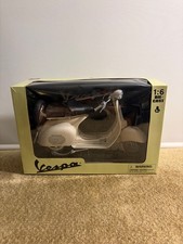 1:6 Scale New Ray Vespa