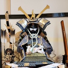 Samurai Armatura Kabuto Espositore Tokyo Artigianale Cristallo Foglia Oro Legno Drago Ornamento