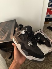 Sneakers Air Jordan 4 SE nere