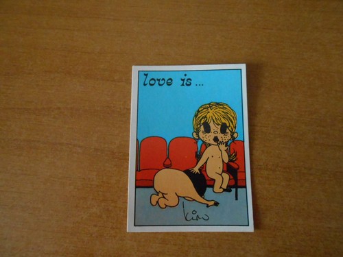 Figurina love l - is...,