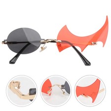 1 paio di occhiali da sole a