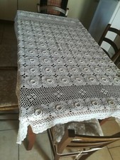 Tovaglia ricamata ad uncinetto