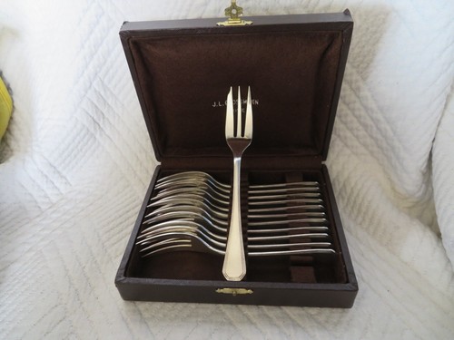 Christofle12 fourchettes - , à