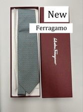 Cravatta collo Salvatore Ferragamo nuova mai usata verde giallo cuore 100% se...