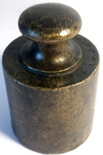 ANTIC0 PESO  1  CHILOGRAMMO IN METALLO PER BILANCIA IN LEGNO E MARMO-D'EPOCA