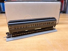 Carrozza Passeggeri e Binario diritto in Scala N