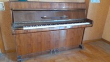 pianoforte a muro poco usato da accordare marca Balthur in ottime codizioni 