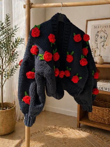 Cardigan nero fatto mano con - a,