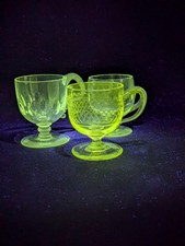 Set di tre antiche tazze crema