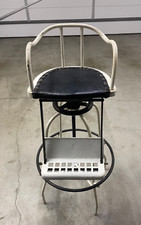 sedia da barbiere vintage per