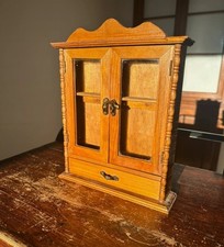 Modellino in legno di armadio