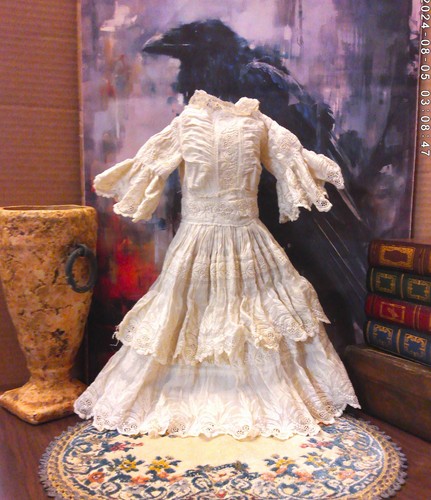 Antico vestito bambola fatto - , a
