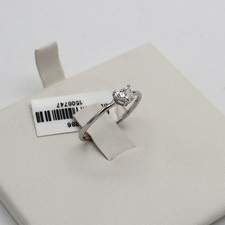 anello solitario con diamante