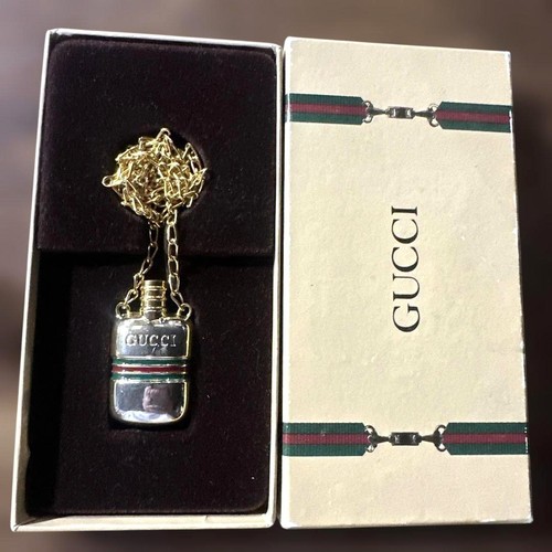 Collana con ciondolo - , bottiglia