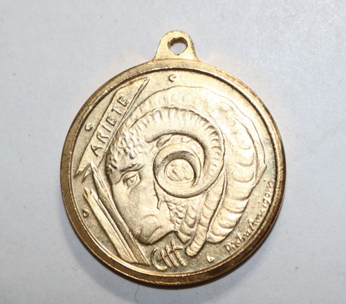 Medaglia metallo dorato - medaglia, pietro