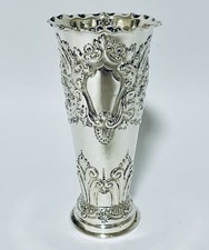 Antico vaso a tromba scanalato
