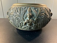 Antica ciotola bronzo fatta a
