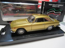 ALFA ROMEO 2600 color oro