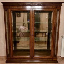 madia, credenza, tavolo e sedie  Le Fablier in legno massello di noce