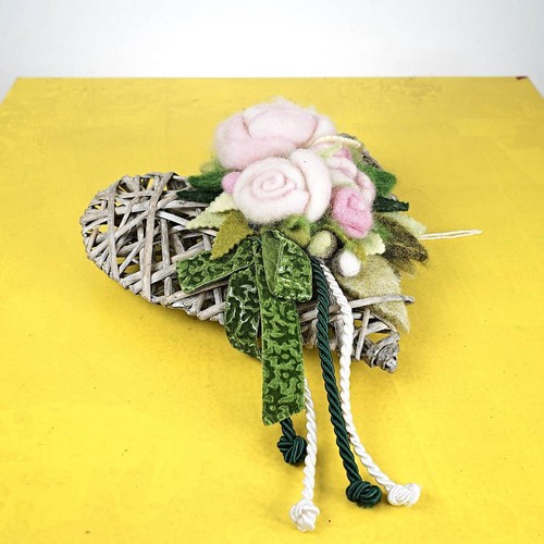 Cuore shabby con fiori lana - cuore,