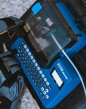 Stampante per etichette a filo