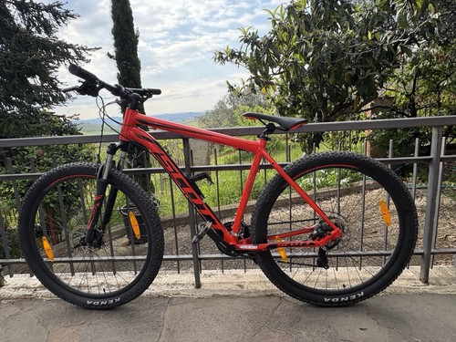 Bicicletta mountain bike - bicicletta,
