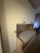 cameretta unisex con  2 letti, completa di tutto.