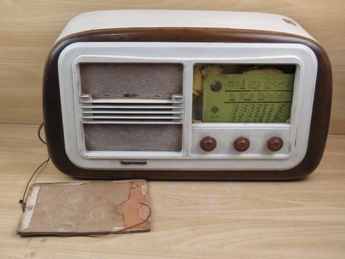 Vecchia radio valvole - radio, a