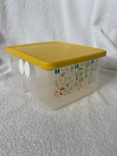 Tupperware FridgeSmart Contenitore Ventilato Giallo/Chiaro 5” x 5” x 3-1/2” Usato in ottime condizioni