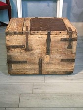 Forziere baule antico in legno e ferro con serratura
