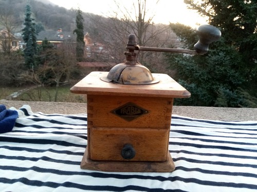 Macinino fraber macina - macinino,