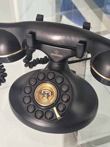 Telefono fisso vintage - vintage, brondi