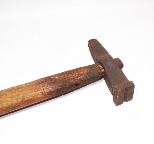 Antico martello speciale per