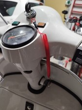 Portachiavi a molla spirale vespa vintage; colore rosso 