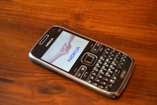 NOKIA E72 FUNZIONANTE CON  CARICABATTERIA