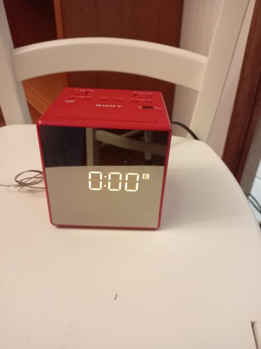 Radiosveglia sony cubo - radiosveglia.,