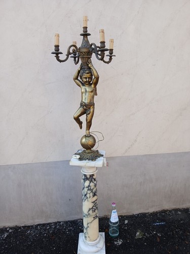 Putto bronzo con colonna - in,